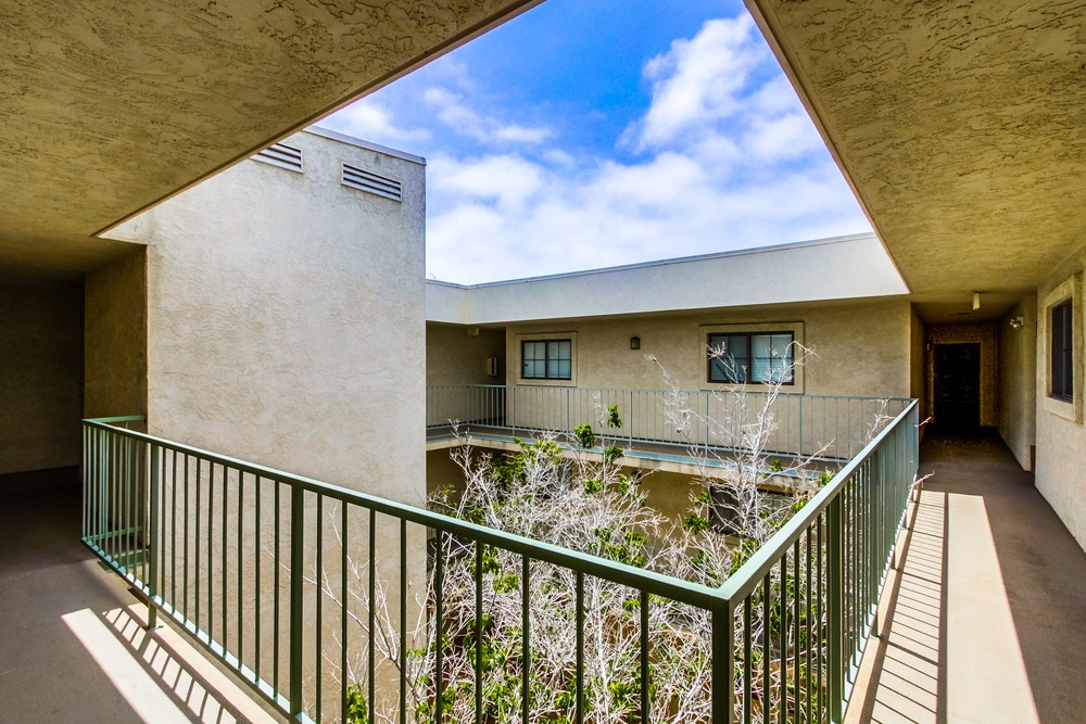 Virtual tour photo 6 of 31 for 4452 Mentone St #305