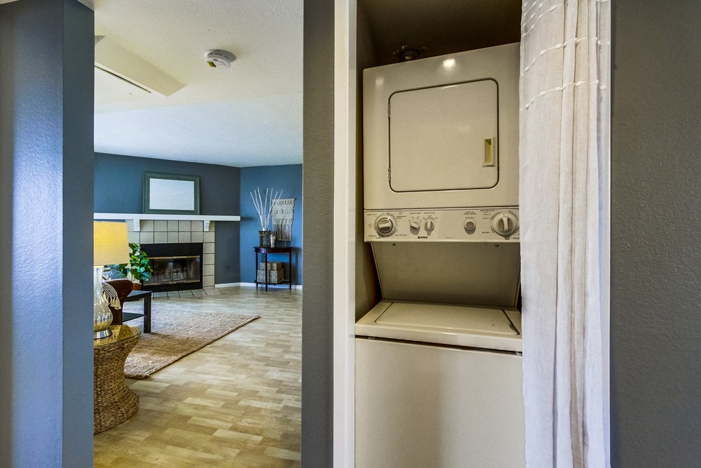 Virtual tour photo 26 of 31 for 4452 Mentone St #305