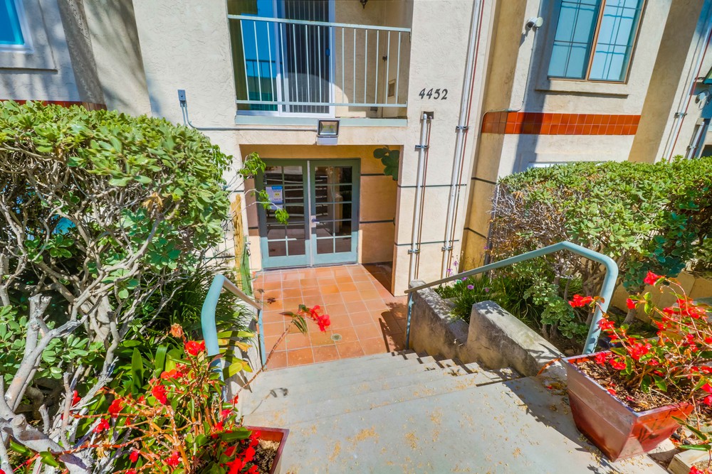 Virtual tour photo 4 of 30 for 4452 Mentone St UNIT 202