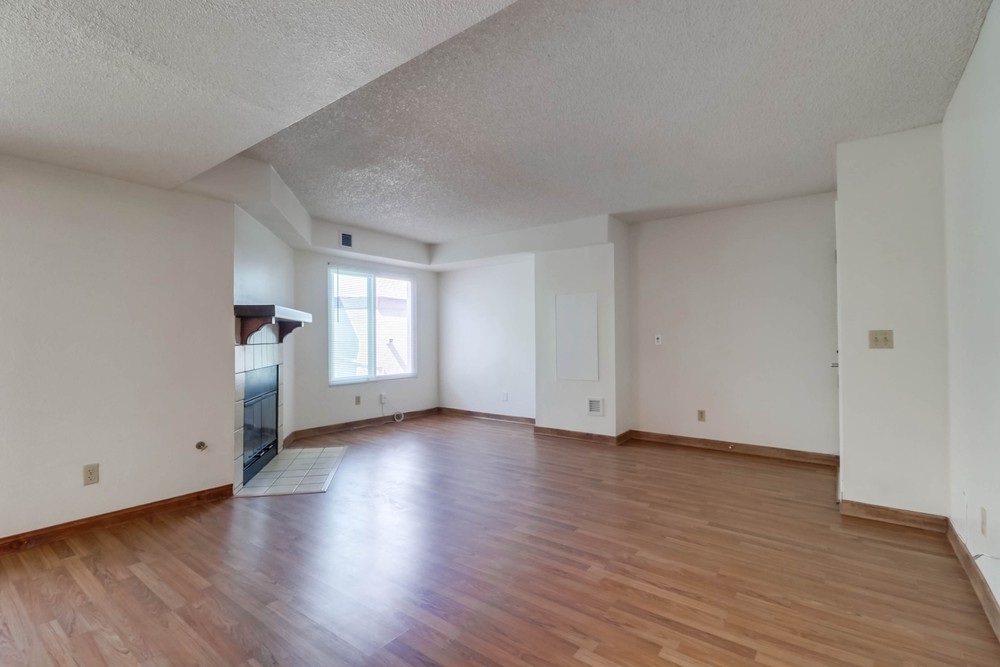 Virtual tour photo 8 of 30 for 4452 Mentone St UNIT 202