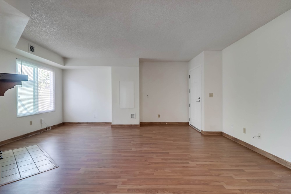 Virtual tour photo 9 of 30 for 4452 Mentone St UNIT 202