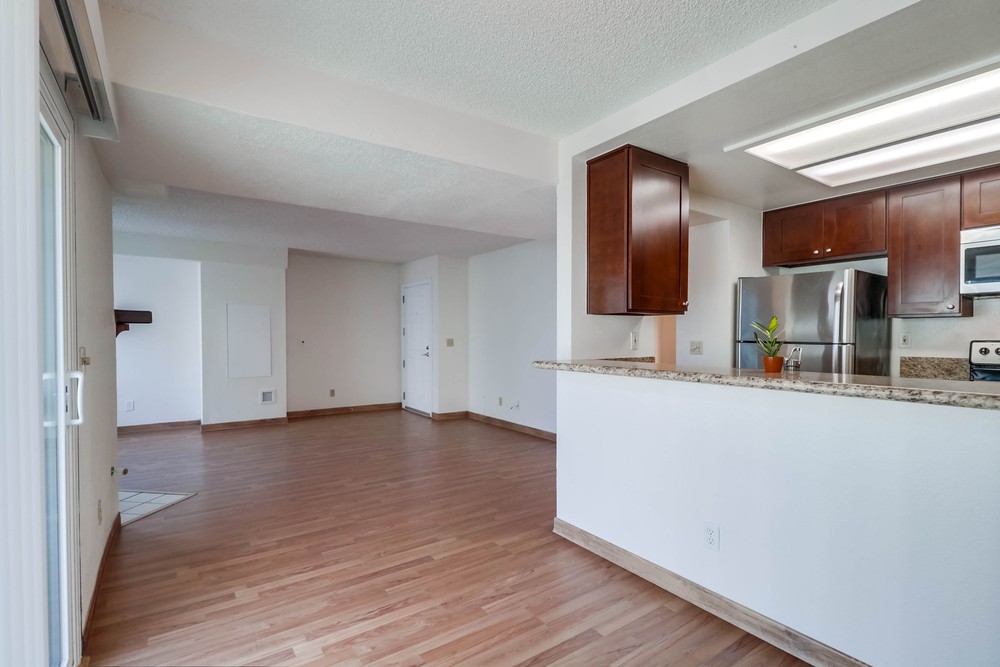 Virtual tour photo 12 of 30 for 4452 Mentone St UNIT 202