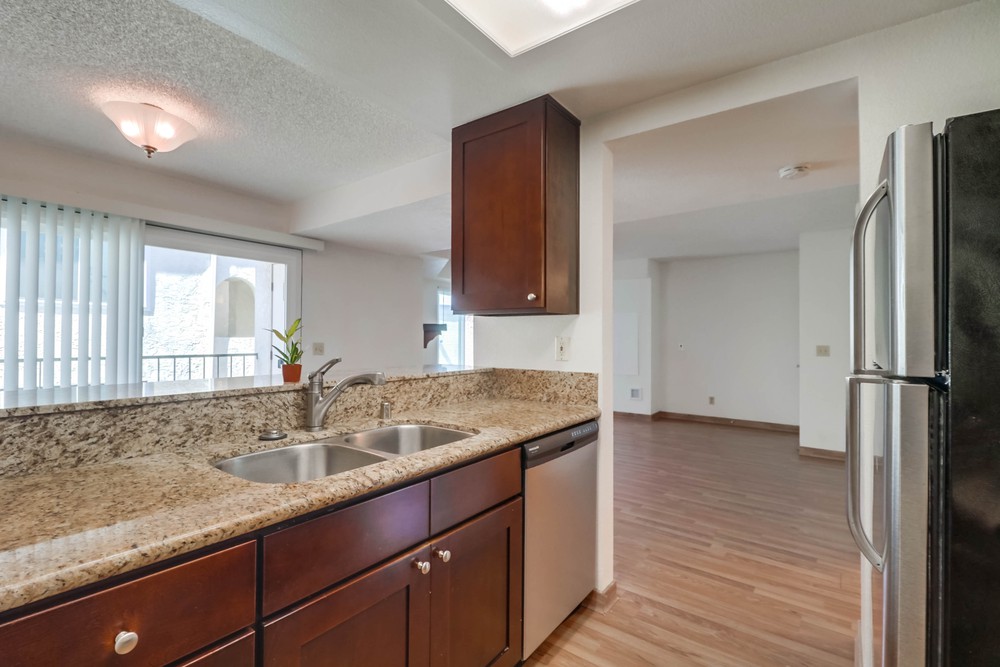 Virtual tour photo 17 of 30 for 4452 Mentone St UNIT 202