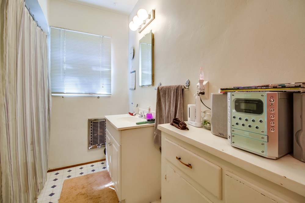 Virtual tour photo 22 of 40 for 4454 4456 Estrella Avenue
