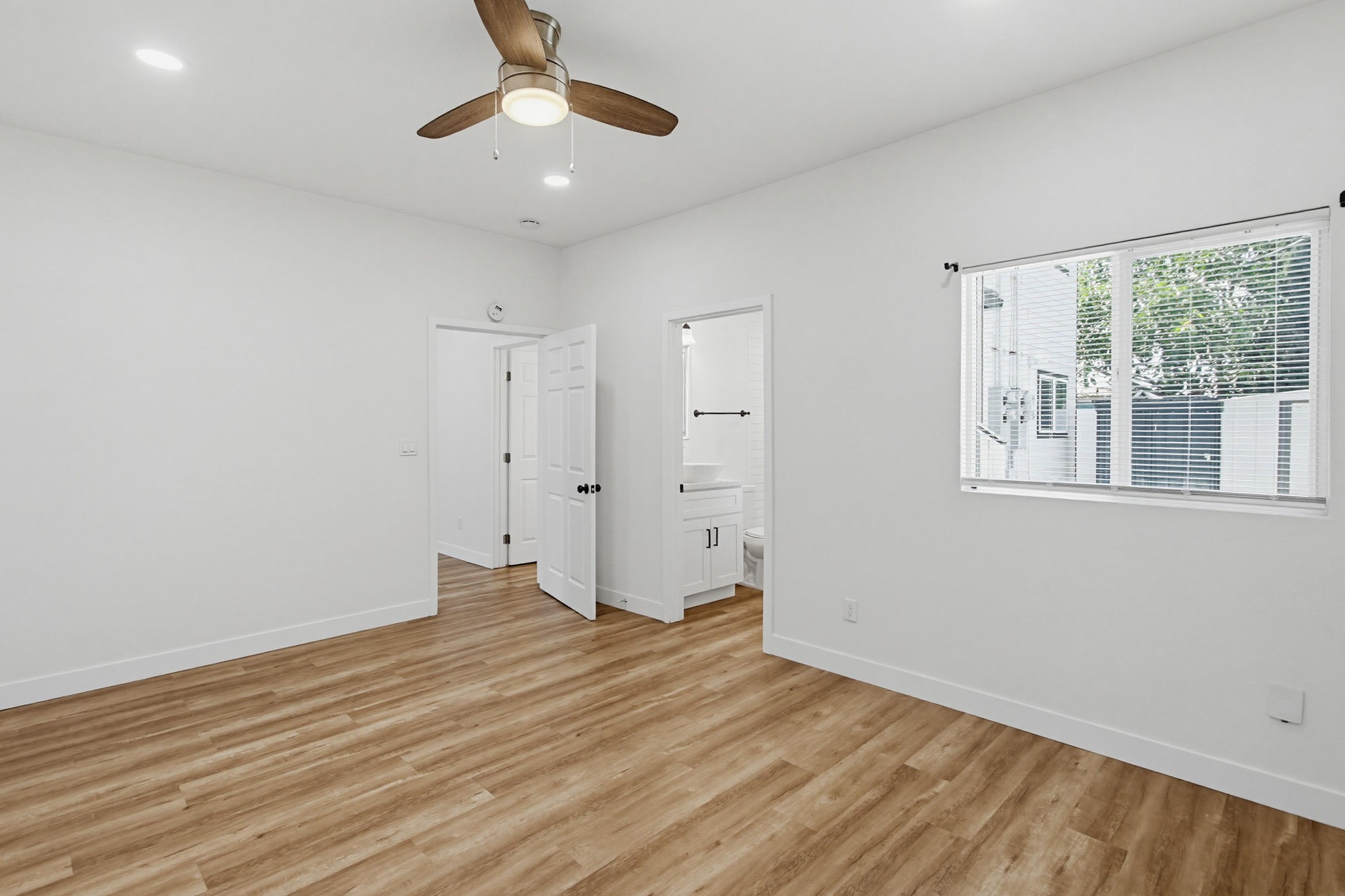 Virtual tour photo 23 of 31 for 4458 32nd St