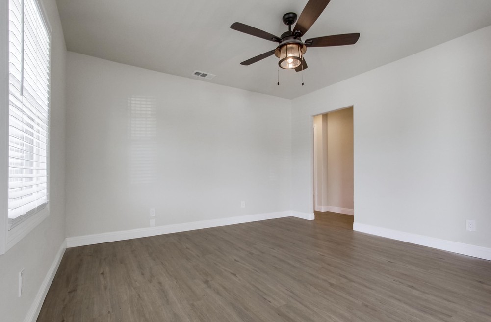 Virtual tour photo 8 of 61 for 4465 32nd St