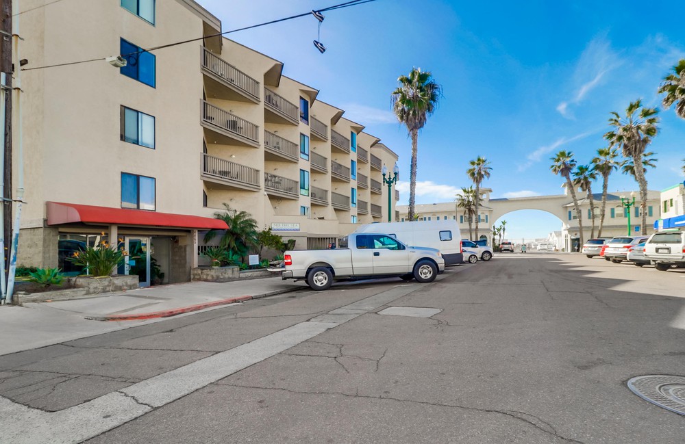 Virtual tour photo 3 of 58 for 4465 Ocean Blvd
