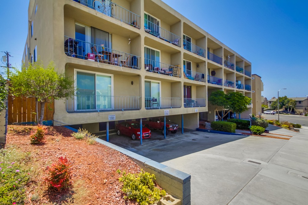 Virtual tour photo 4 of 33 for 4477 Mentone St #107