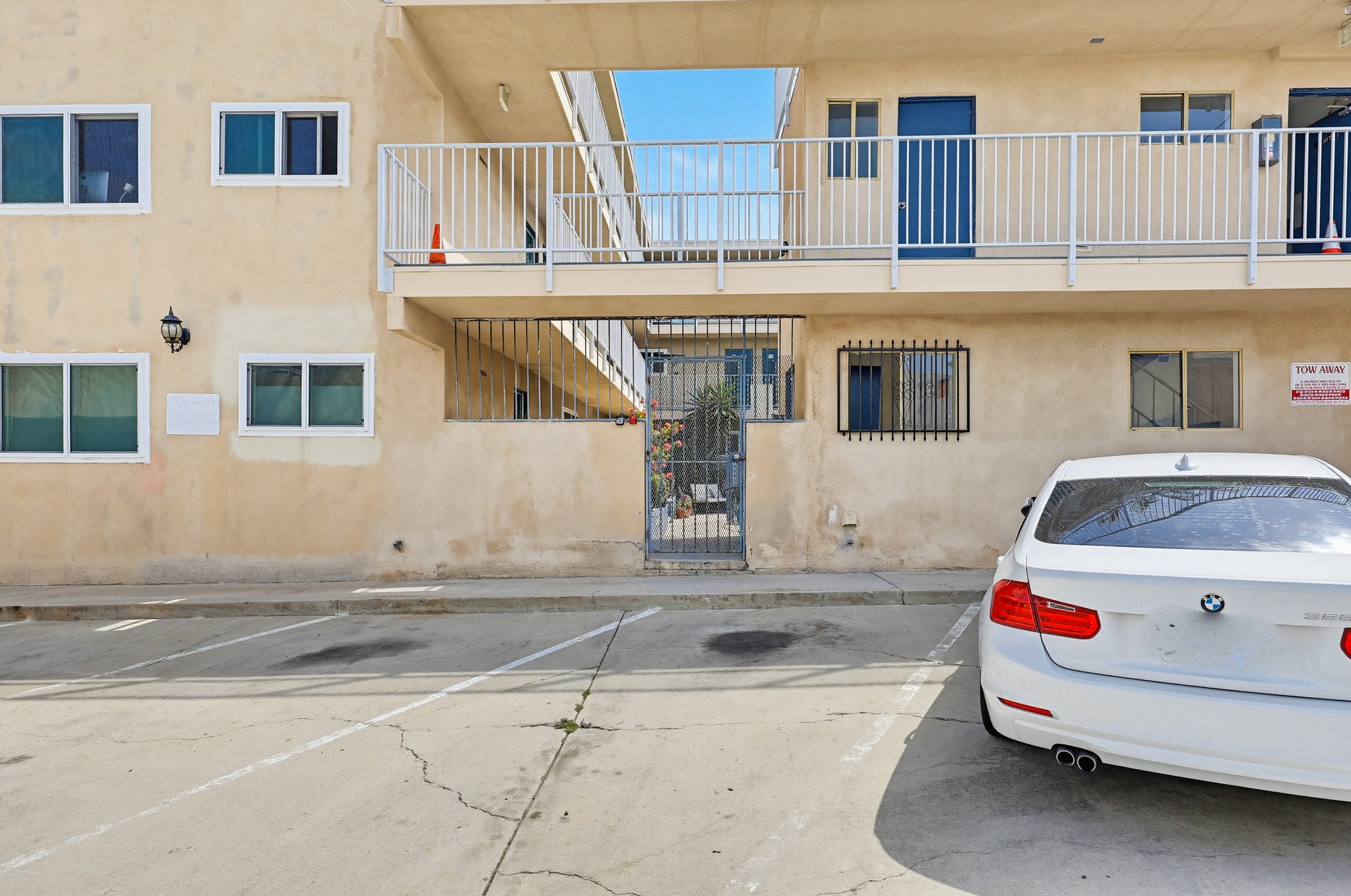 Virtual tour photo 40 of 54 for 4477 Mentone St UNIT 105