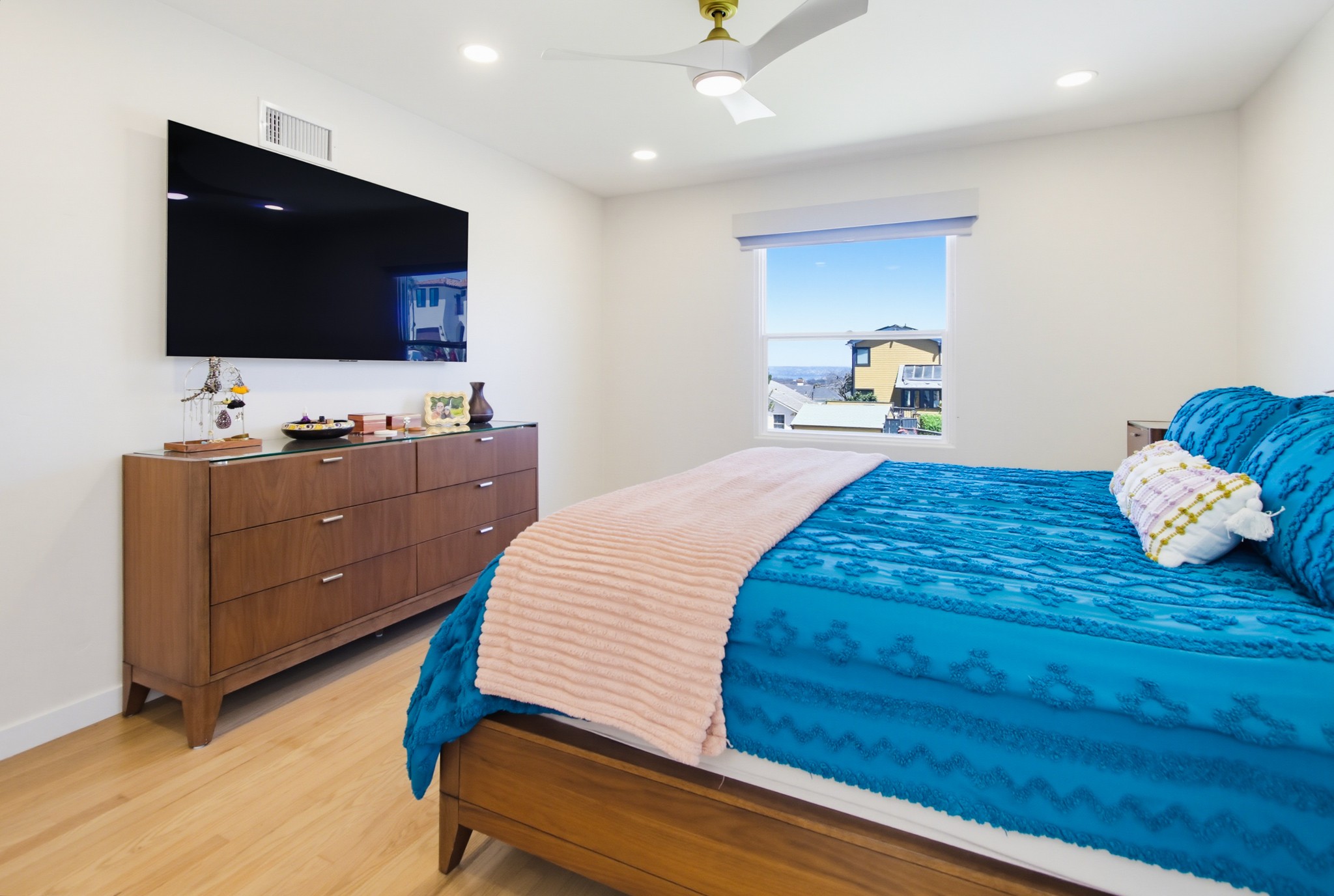 Virtual tour photo 56 of 125 for 4483 Saratoga Ave
