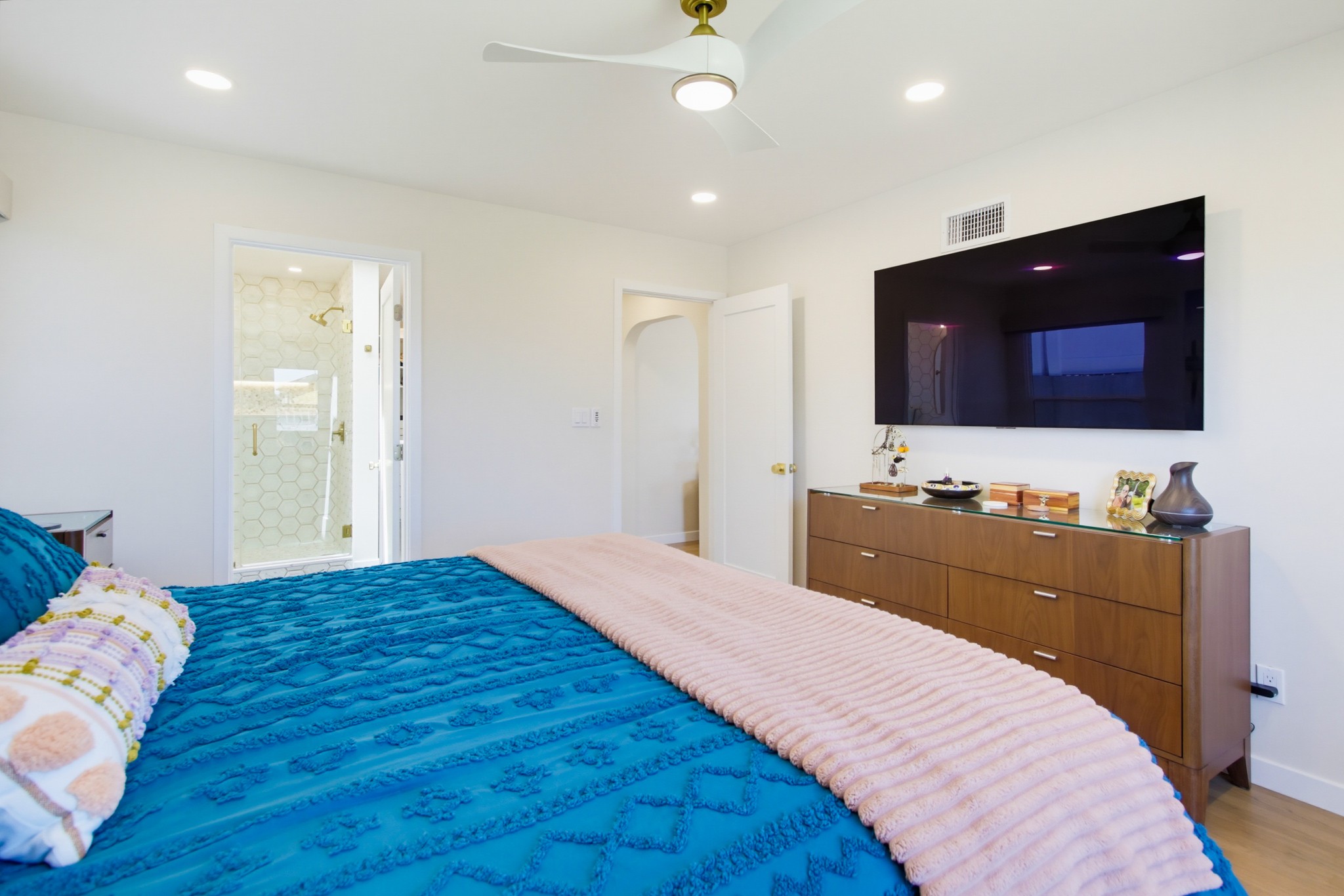 Virtual tour photo 58 of 125 for 4483 Saratoga Ave