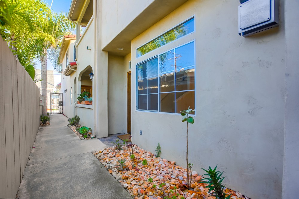 Virtual tour photo 5 of 38 for 4485 Cleveland Ave