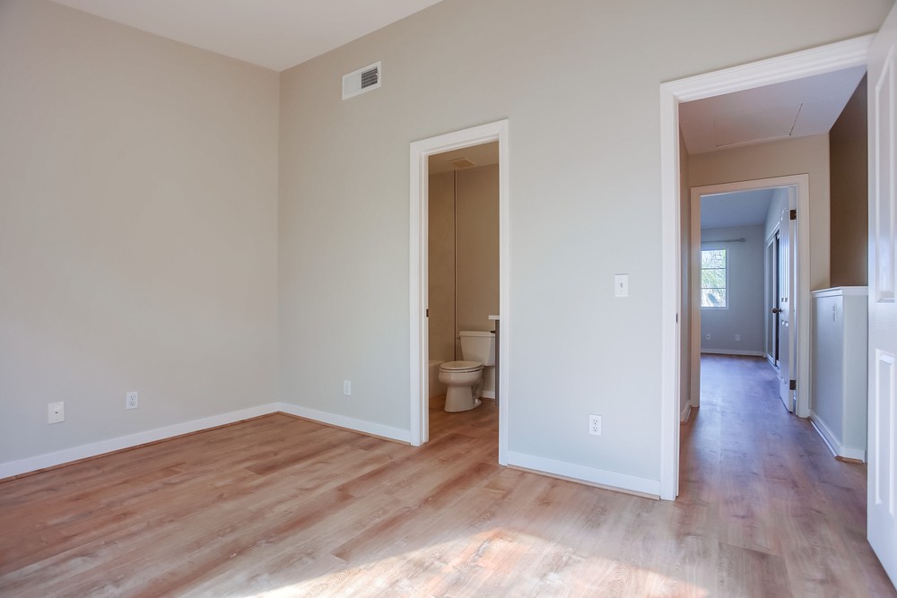 Virtual tour photo 23 of 38 for 4485 Cleveland Ave