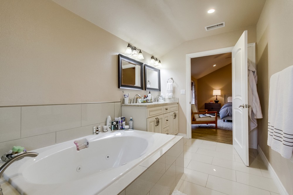 Virtual tour photo 30 of 46 for 4494 Benhurst Ave