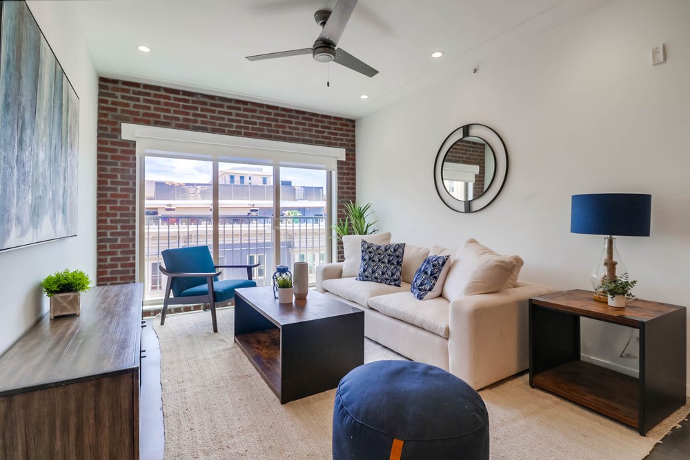 Virtual tour photo 10 of 32 for 450 J St