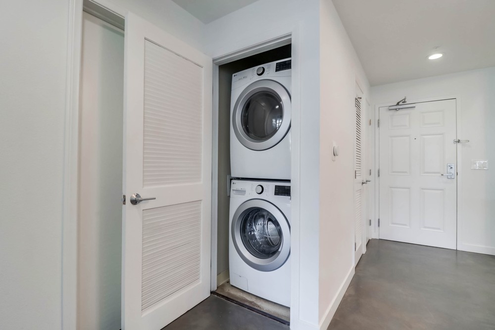 Virtual tour photo 29 of 32 for 450 J St