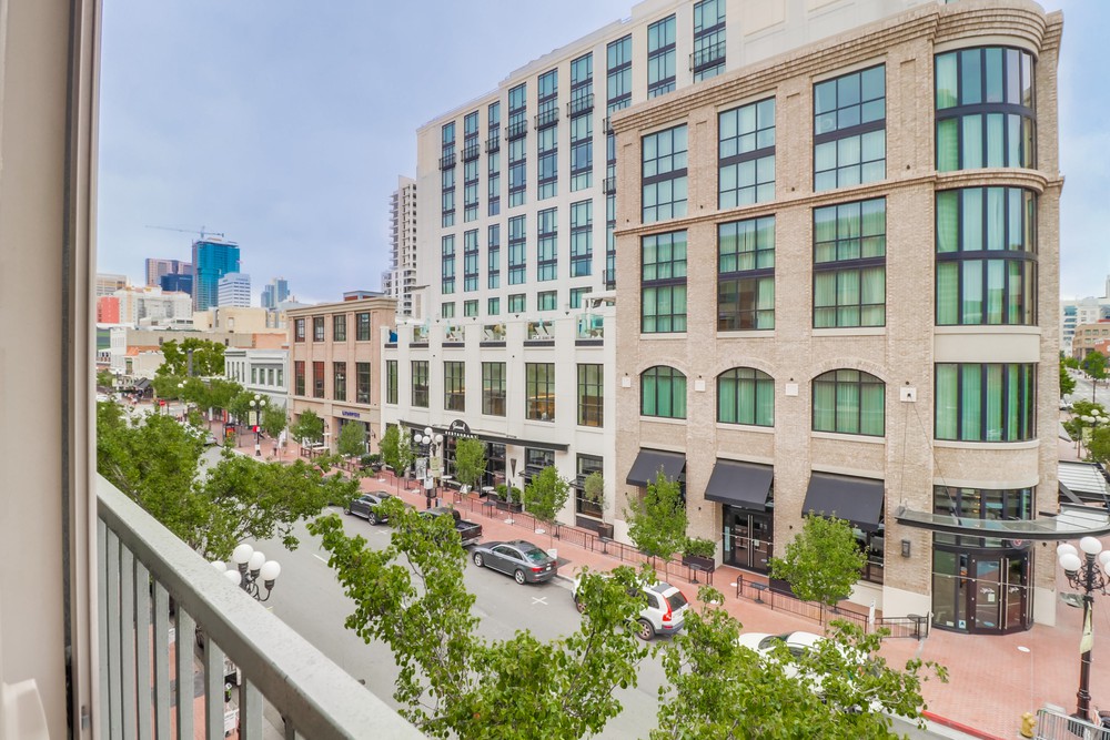Virtual tour photo 35 of 38 for 450 J St #4131