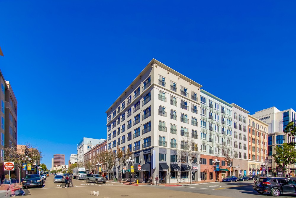 Virtual tour photo 3 of 52 for 450 J St #6211