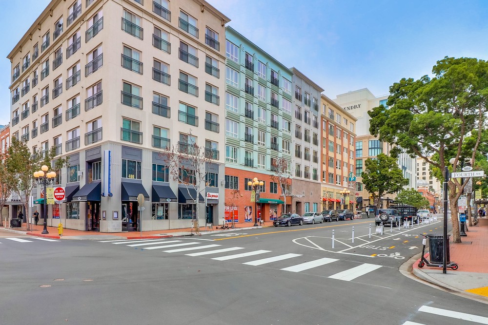Virtual tour photo 1 of 40 for 450 J St UNIT 4061