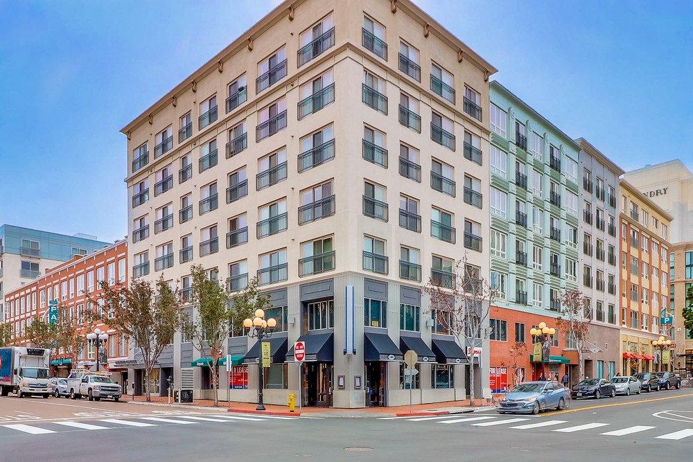 Virtual tour photo 3 of 40 for 450 J St UNIT 4061