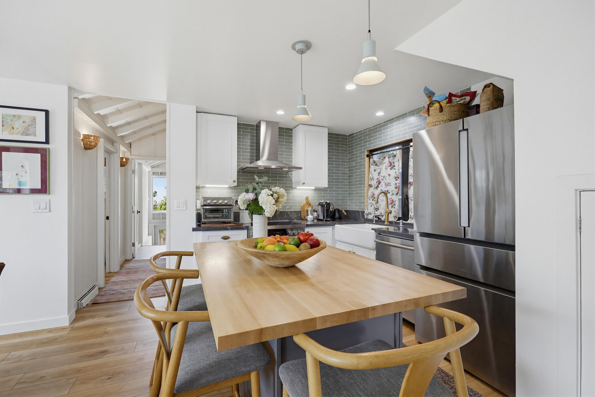 Virtual tour photo 5 of 13 for 450 Ruby St