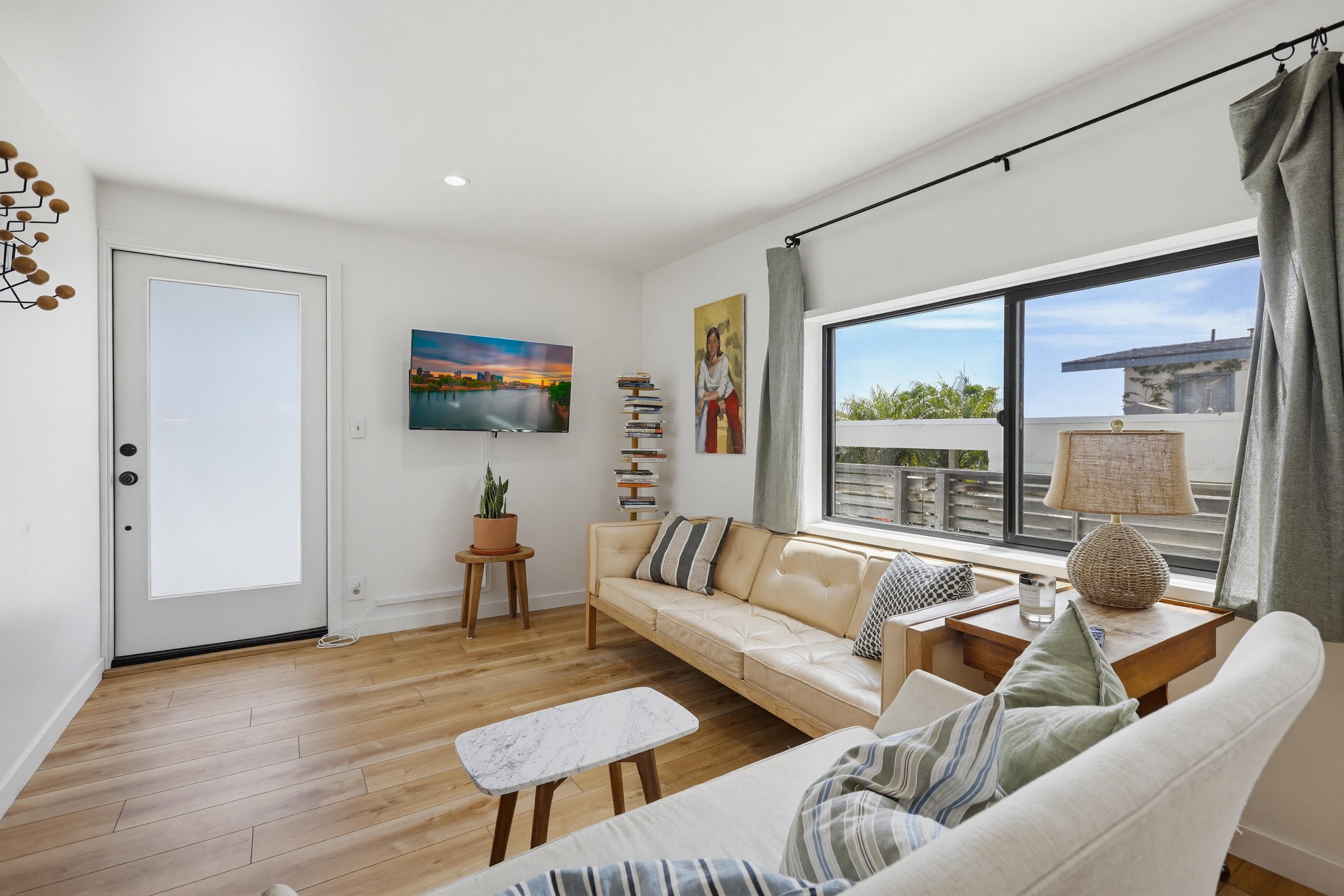 Virtual tour photo 6 of 13 for 450 Ruby St