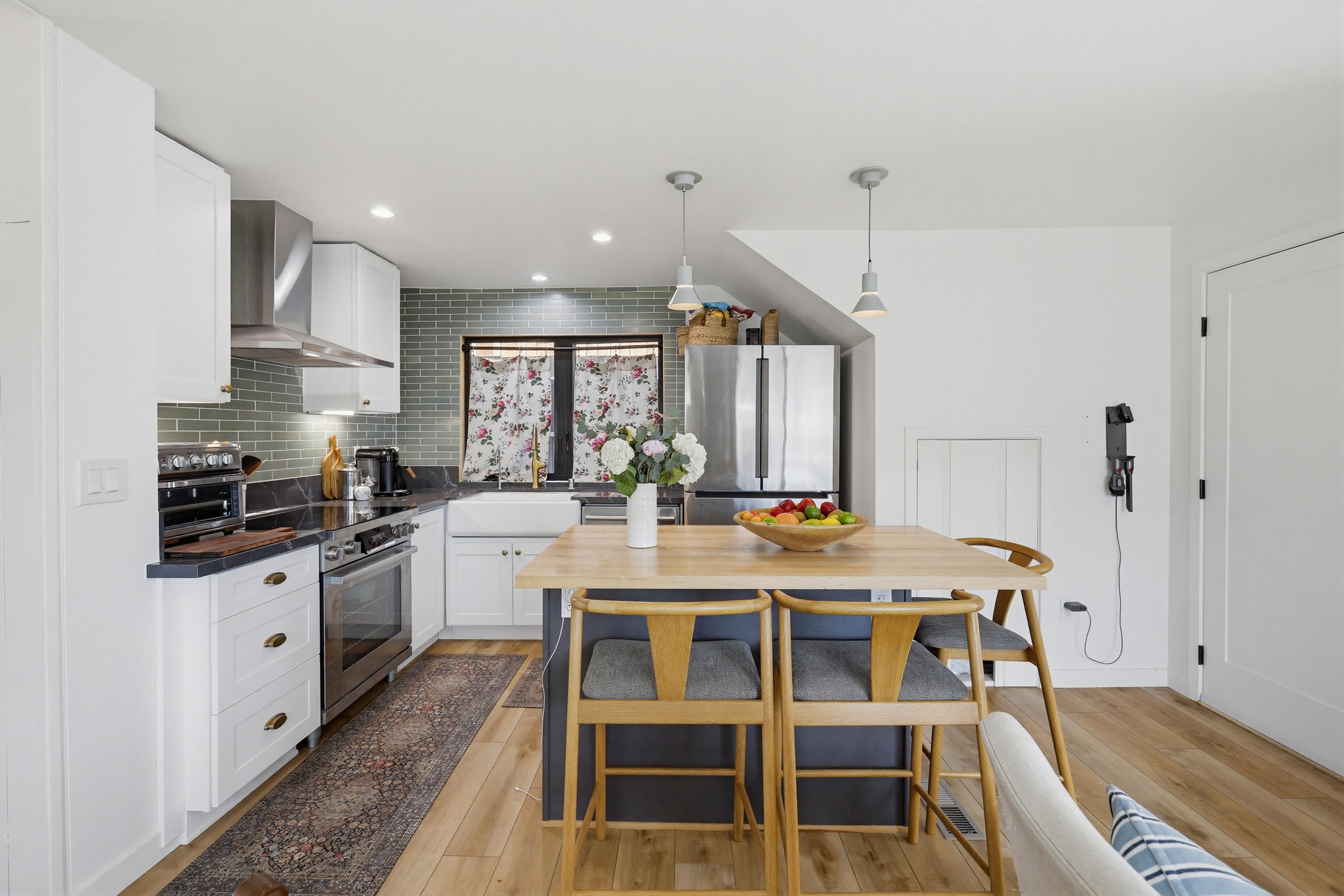Virtual tour photo 7 of 13 for 450 Ruby St