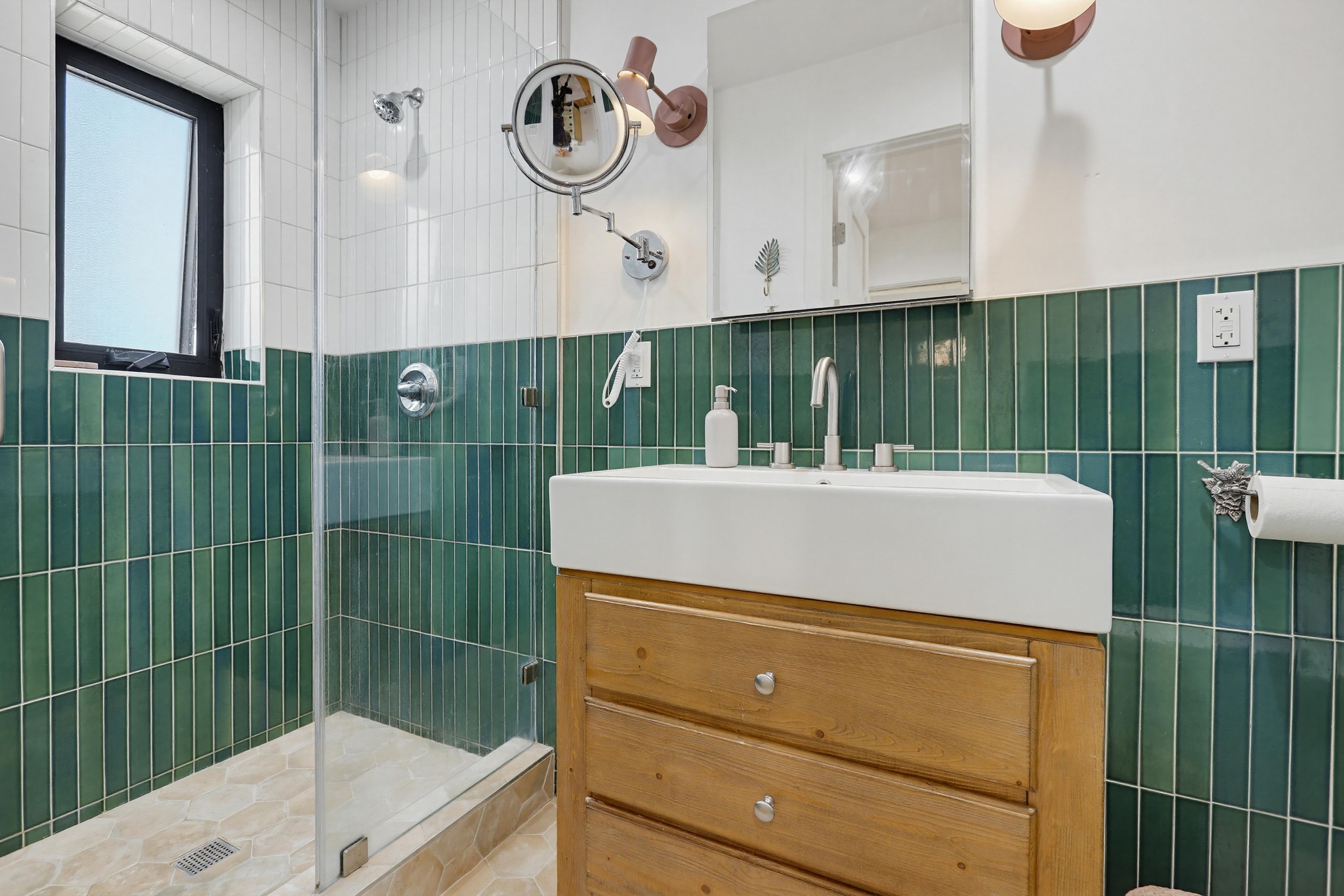 Virtual tour photo 10 of 13 for 450 Ruby St