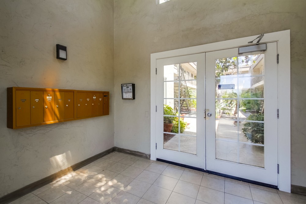 Virtual tour photo 4 of 31 for 4503 Hamilton St #12