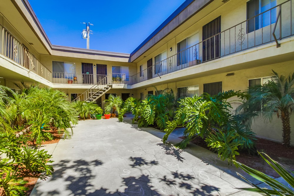 Virtual tour photo 5 of 31 for 4503 Hamilton St #12