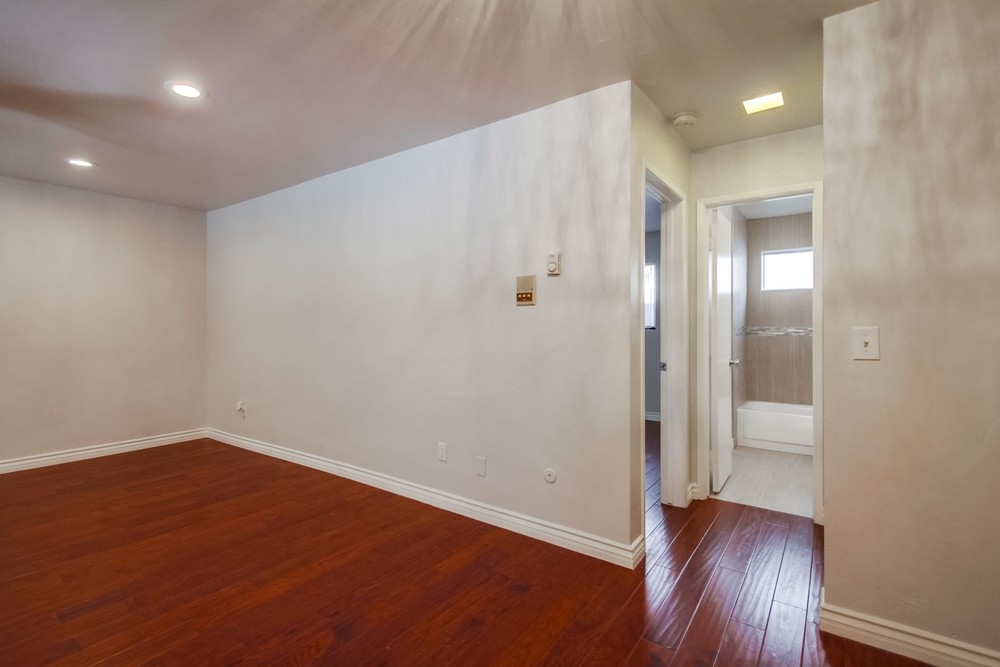 Virtual tour photo 10 of 31 for 4503 Hamilton St #12