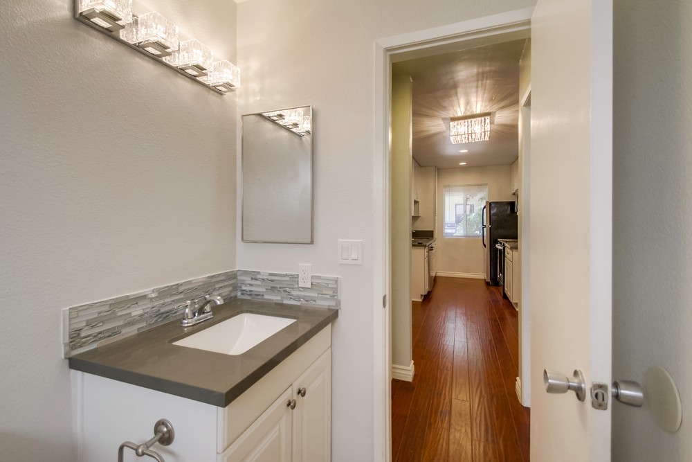 Virtual tour photo 25 of 31 for 4503 Hamilton St #12