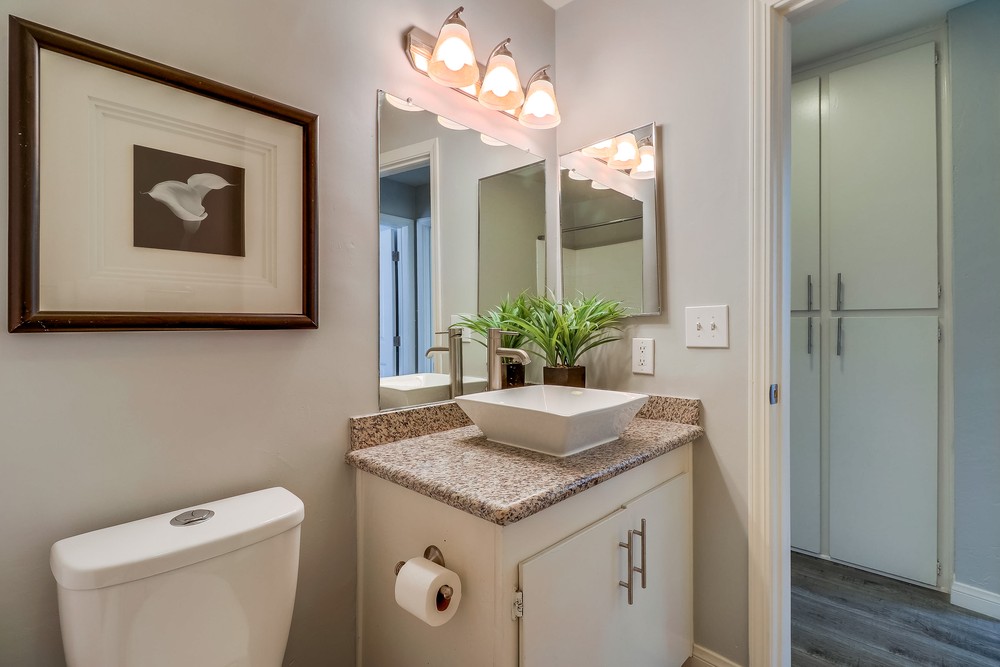 Virtual tour photo 30 of 29 for 4503 Hamilton St #8