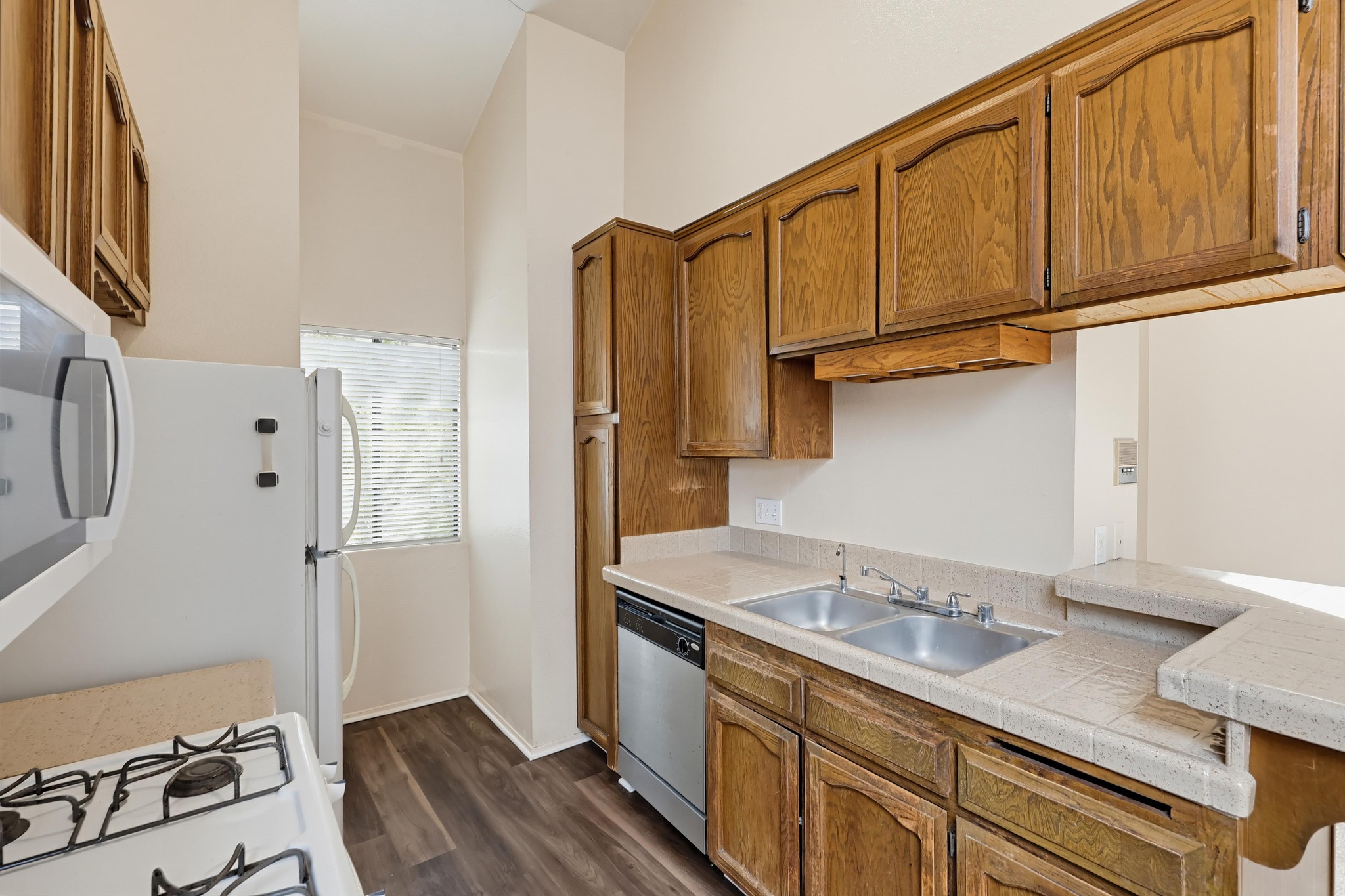Virtual tour photo 15 of 49 for 4514 51st St #03