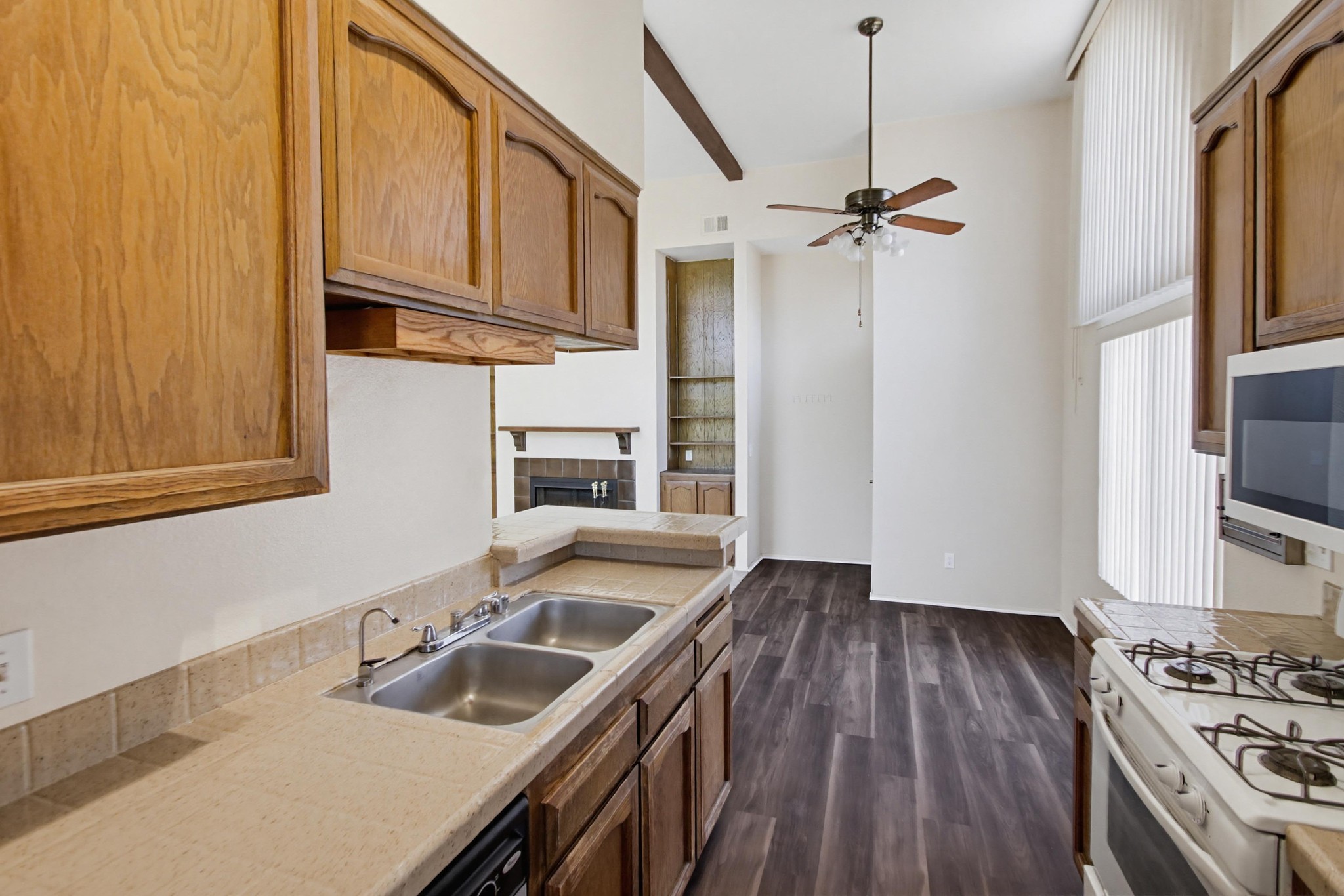 Virtual tour photo 16 of 33 for 4514 51st St #03