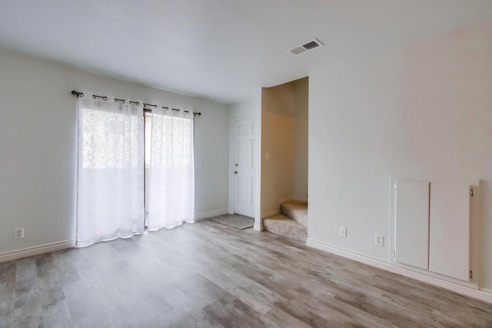 Virtual tour photo 8 of 32 for 4517 College Way Unit I