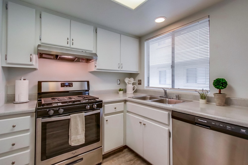 Virtual tour photo 13 of 32 for 4517 College Way Unit I