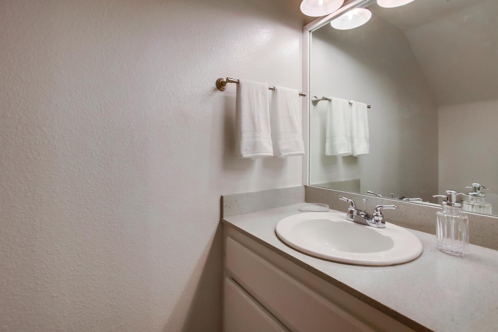 Virtual tour photo 14 of 32 for 4517 College Way Unit I