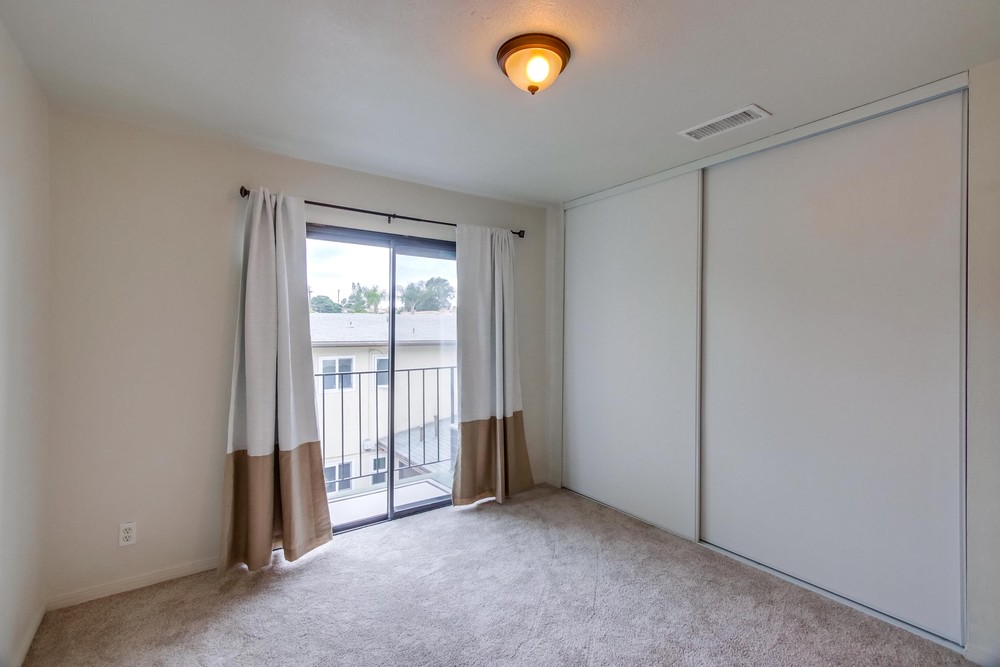 Virtual tour photo 17 of 32 for 4517 College Way Unit I