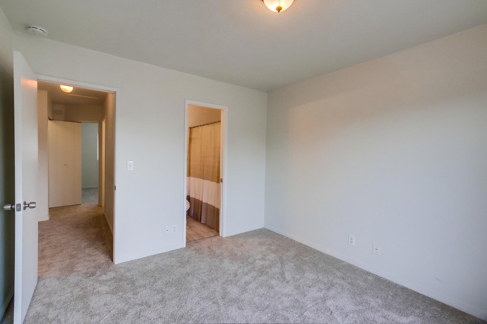 Virtual tour photo 18 of 32 for 4517 College Way Unit I