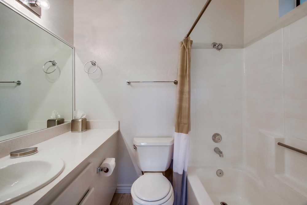 Virtual tour photo 28 of 32 for 4517 College Way Unit I