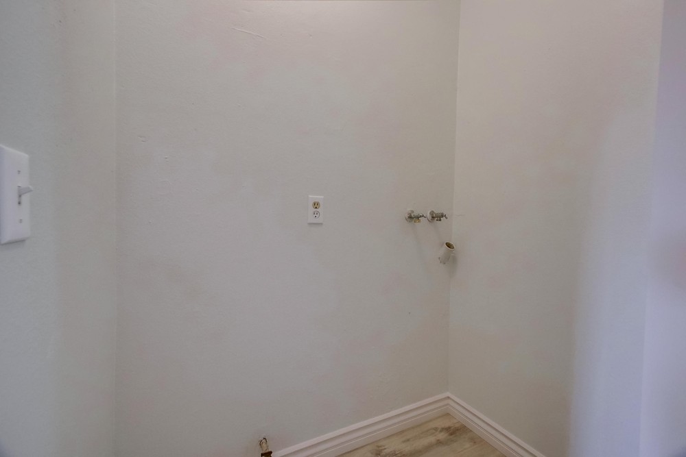 Virtual tour photo 29 of 32 for 4517 College Way Unit I