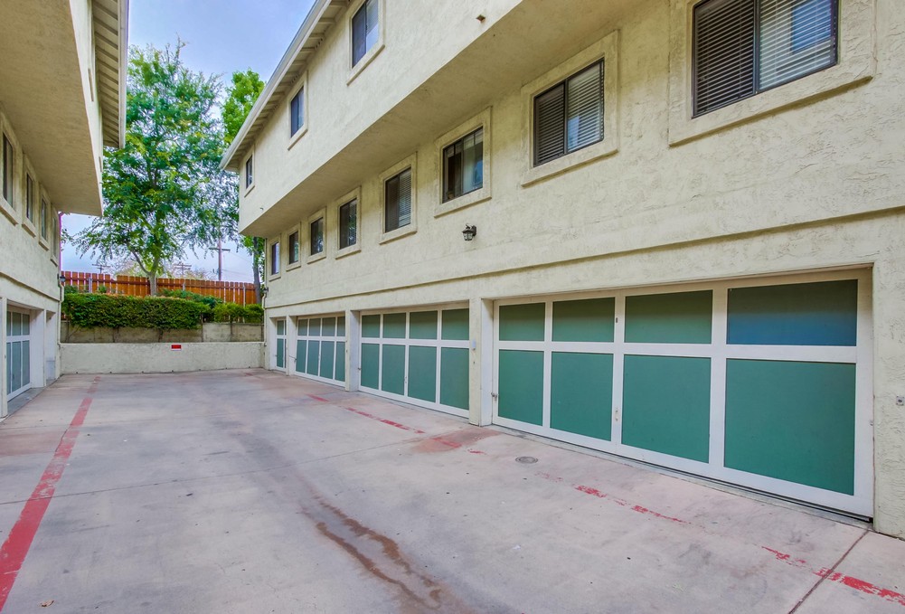 Virtual tour photo 31 of 32 for 4517 College Way Unit I