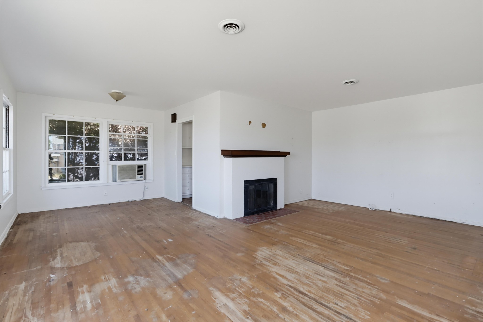Virtual tour photo 6 of 45 for 452 Park Way