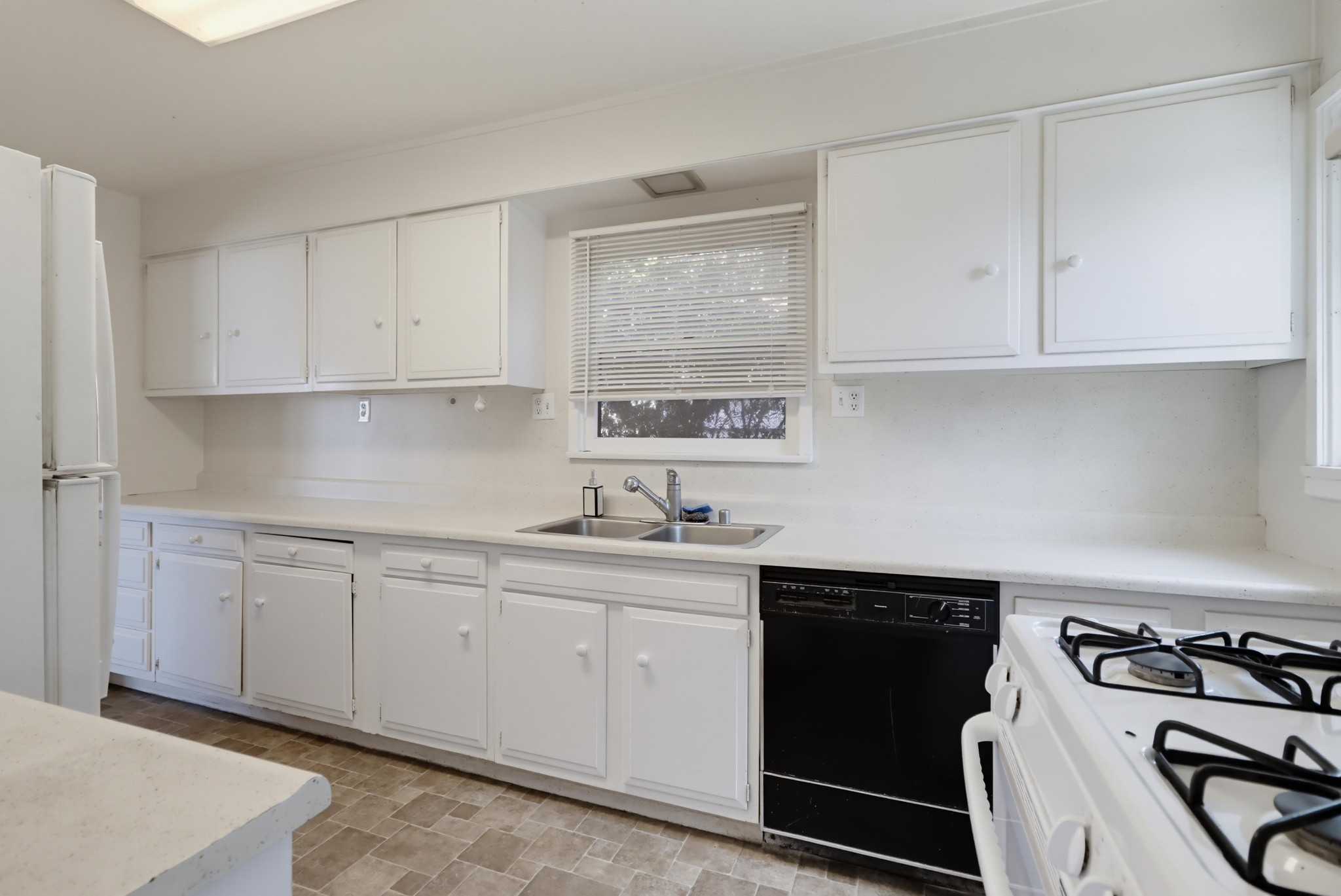 Virtual tour photo 14 of 45 for 452 Park Way