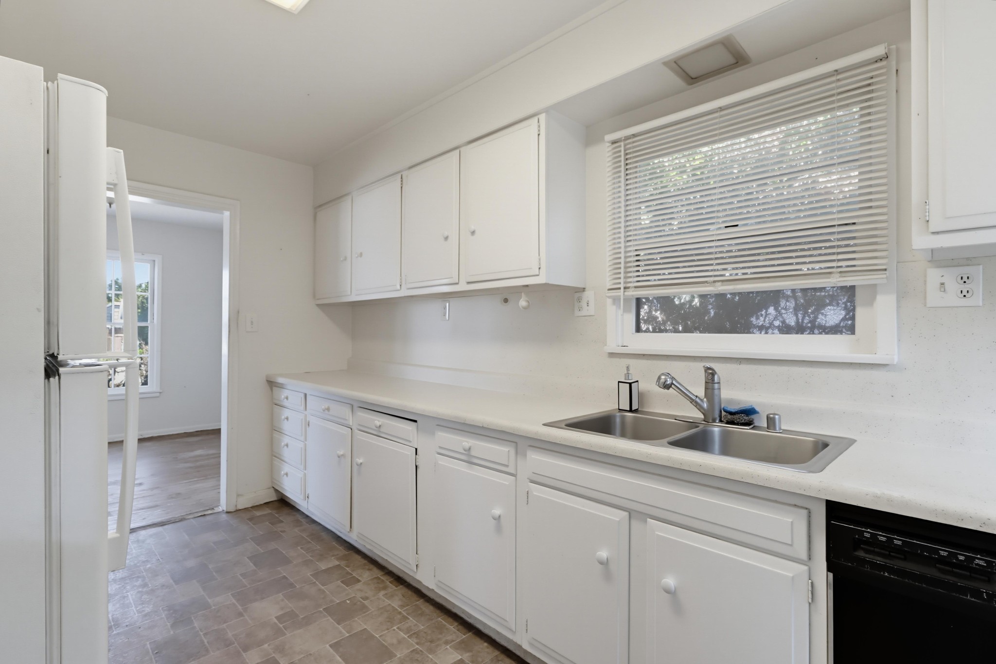 Virtual tour photo 15 of 45 for 452 Park Way