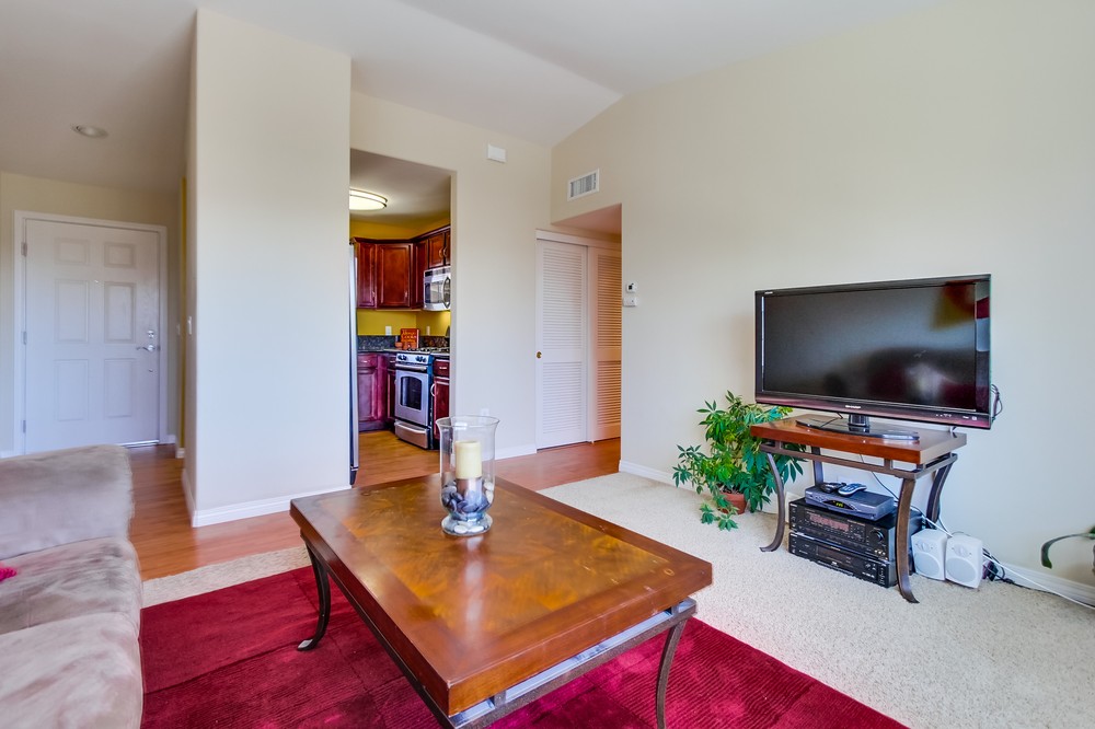 Virtual tour photo 8 of 22 for 4524 Wilson Avenue #203