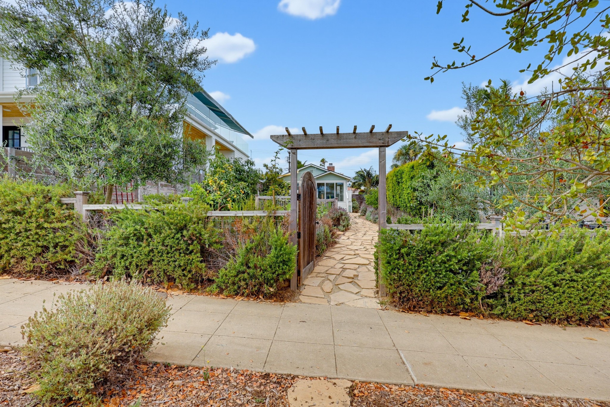 Virtual tour photo 6 of 81 for 4525 Saratoga Ave