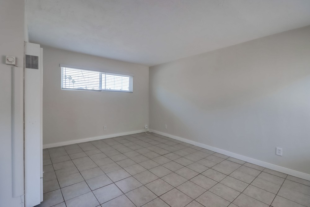 Virtual tour photo 10 of 25 for 4528 1/2 Ohio St