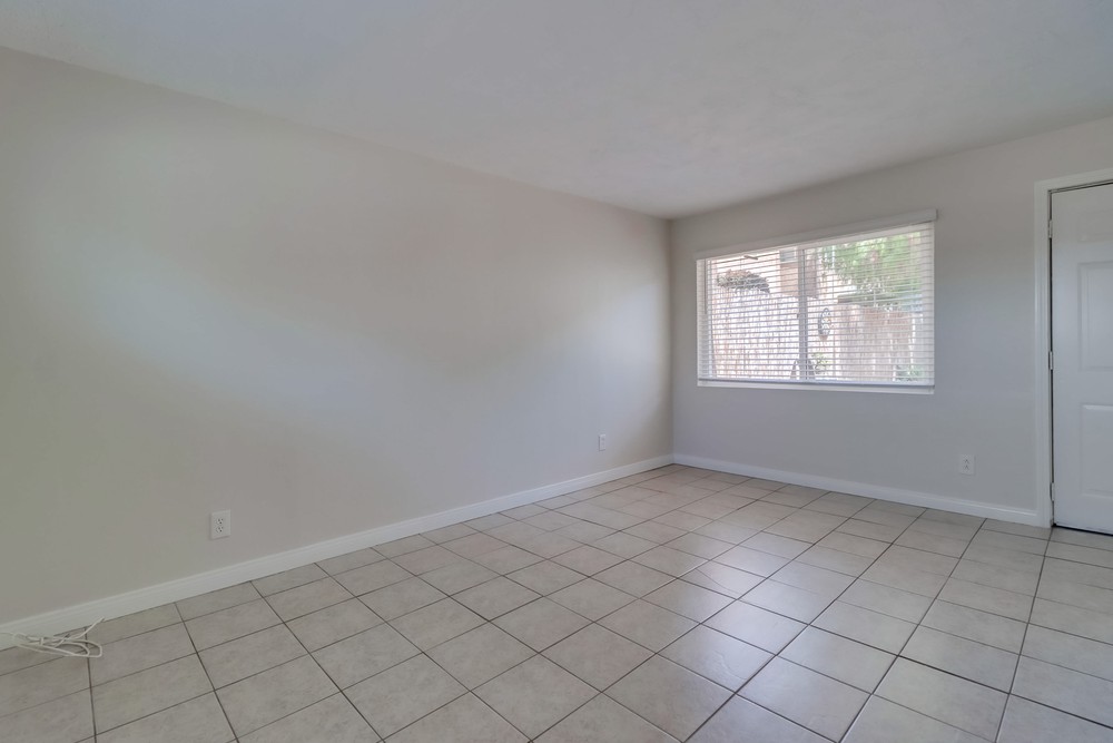 Virtual tour photo 11 of 25 for 4528 1/2 Ohio St